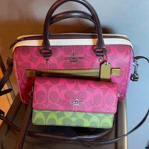 Coach handbag/shoulder bag set with matching wristlet